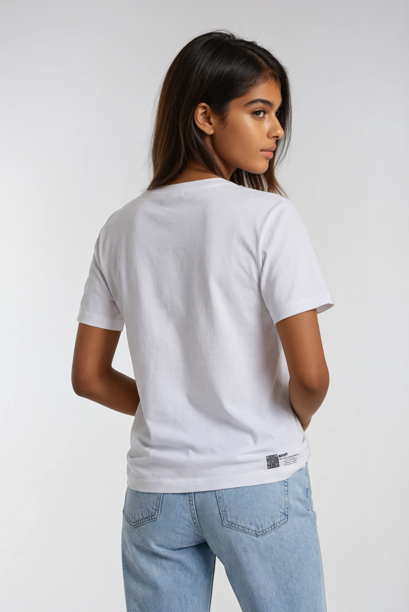 BW Crunky Bee by Charlie green | T-Shirt