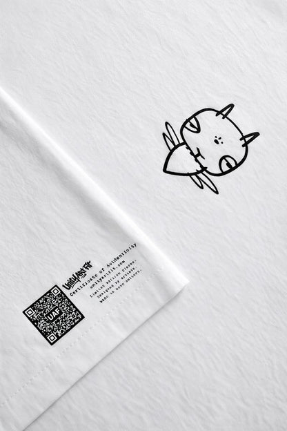 BW Crunky Bee by Charlie green | T-Shirt