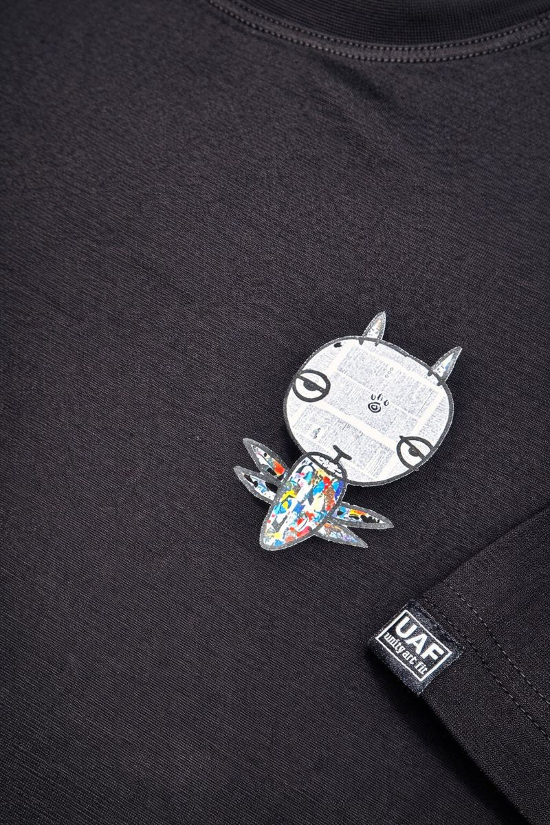 Crunky Decollage Bee by Charlie green | T-Shirt