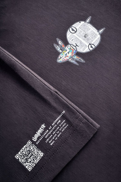 Crunky Decollage Bee by Charlie green | T-Shirt